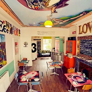 https://snooze-brighton-and-hove.brighton-hotels-england.com